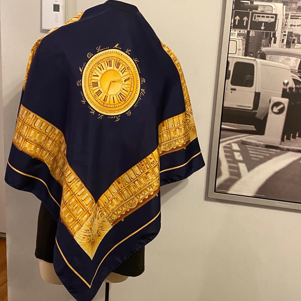 Musee Du Louvre square  silk scarf